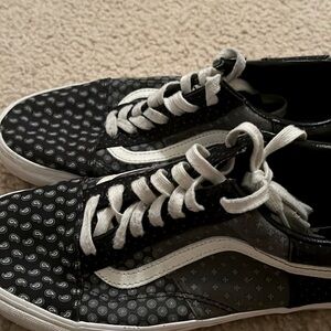 Vans black/grey/white paisley shoe 11.5 women’s barely worn
